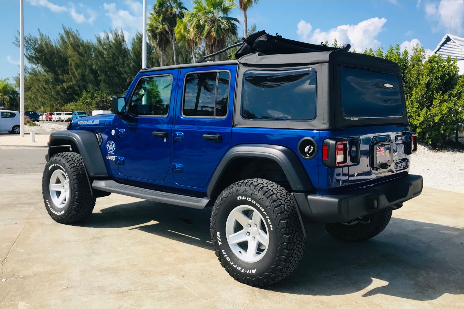 Ocean Blue 4-Door Jeep Wrangler Unlimited